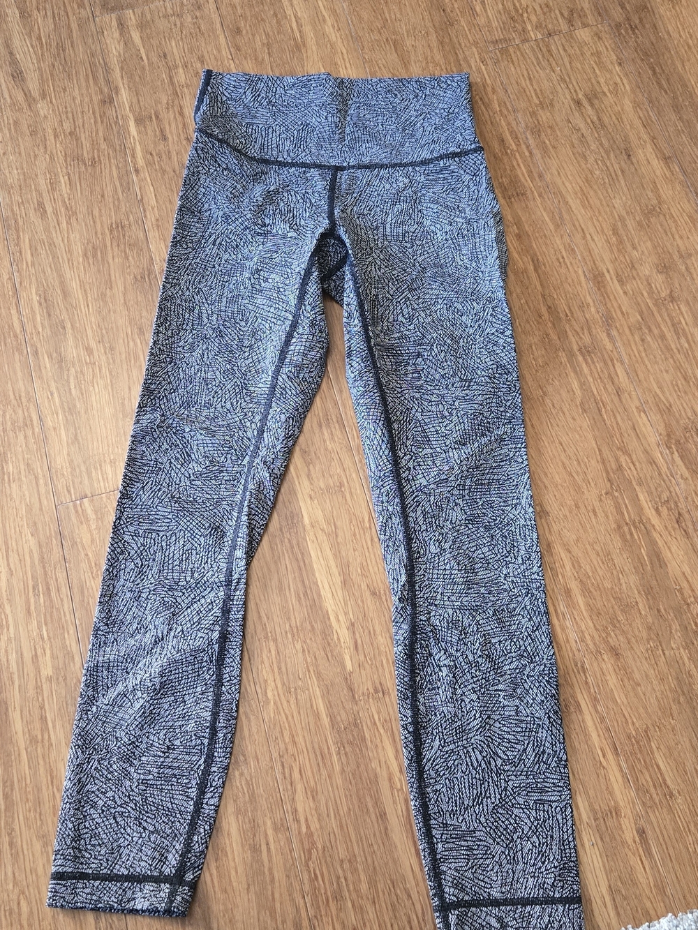 Lululemon Wunder Under Leggings Size 4 Black/White Pattern